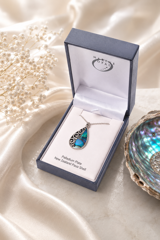 Paua Shell Necklace with Spiral design.